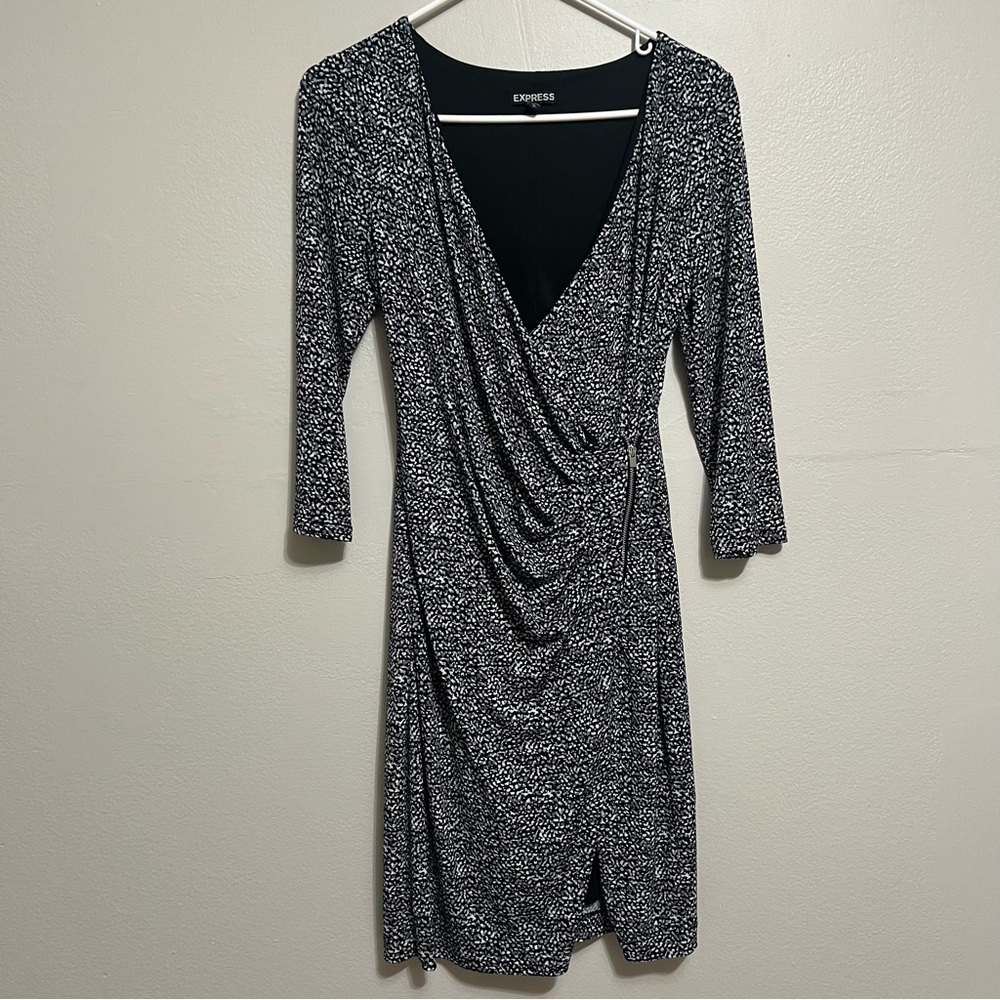 Express workwear- size small in black, blue/gray and white